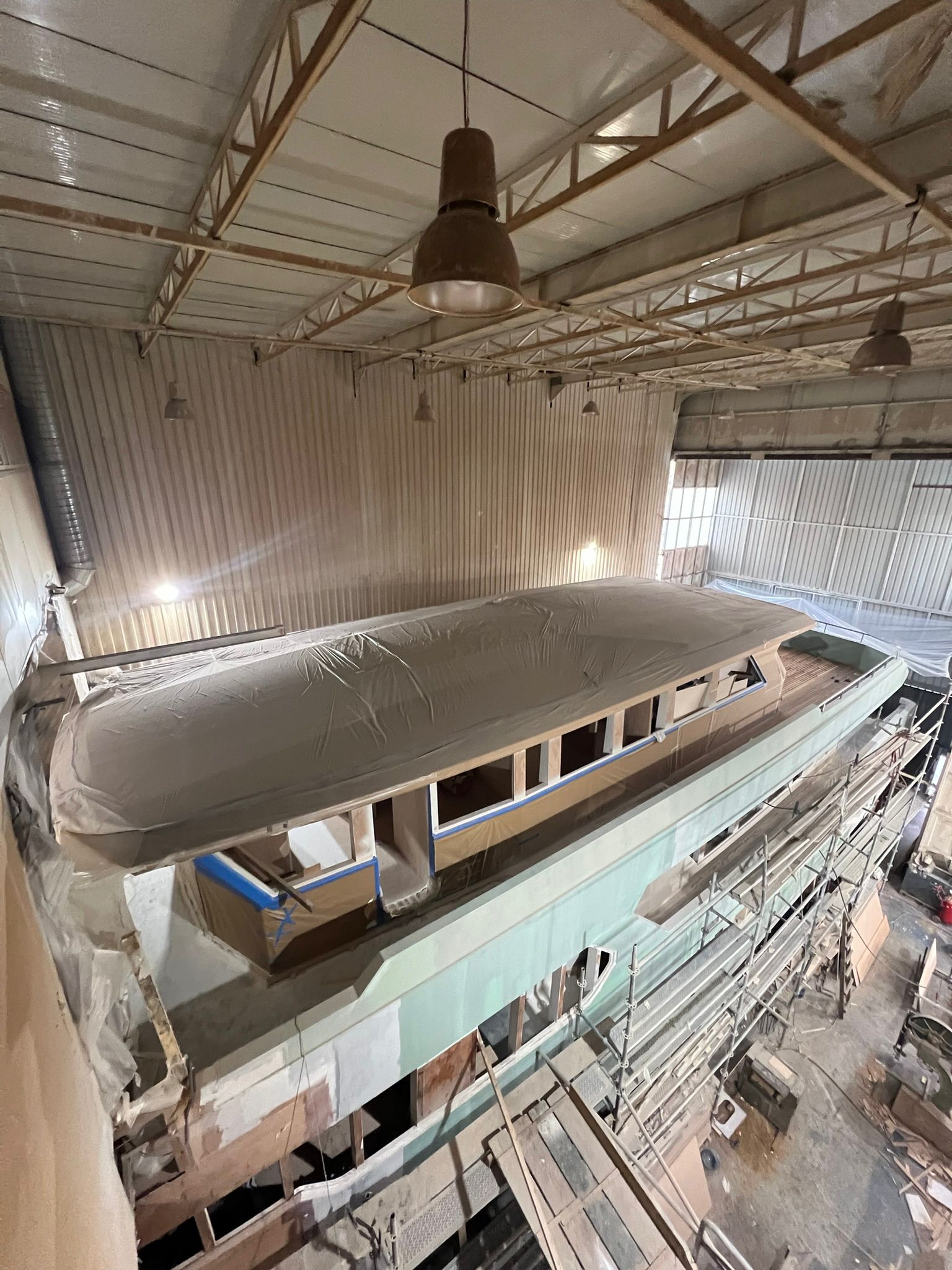 Yacht während des Refits in einer Werft